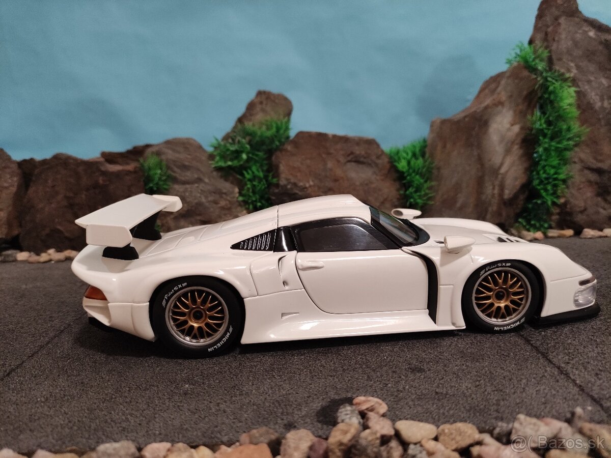prodám model 1:18 porsche 911 GT1 1996 - 3
