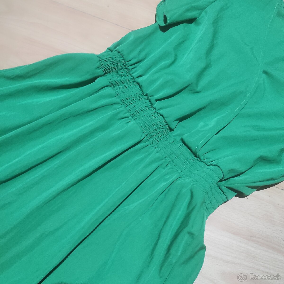 Zelené šaty s volánikmi - 3