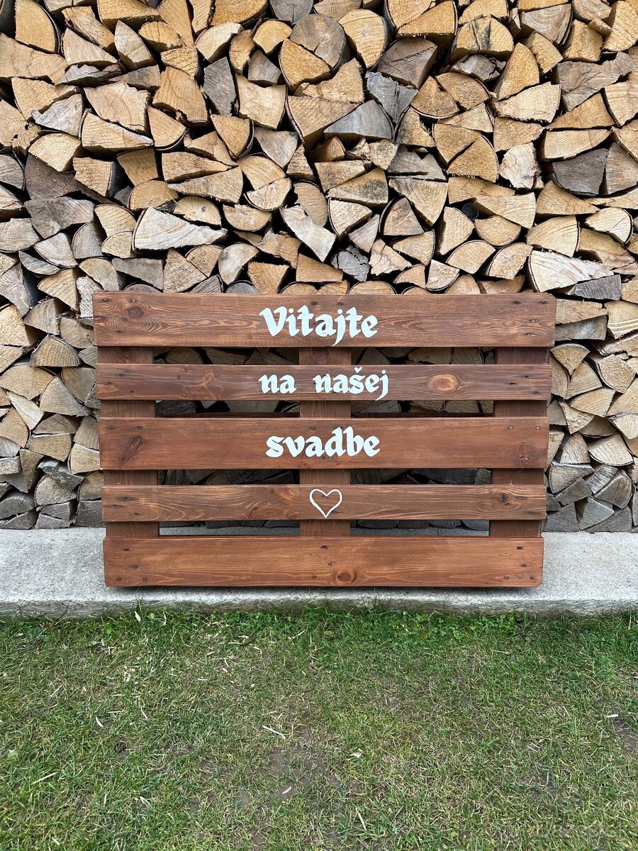 Palety s nápisom Vitajte na našej svadbe🖤 - 3