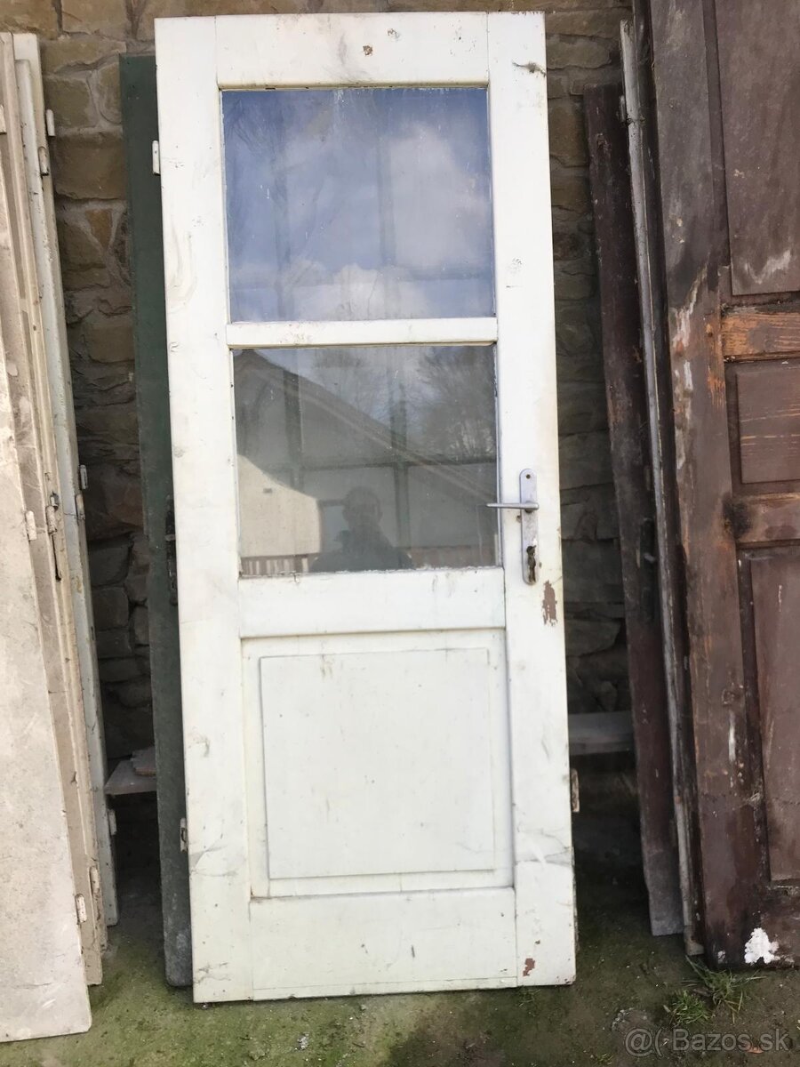 Rôzne staré historické drevené dvere - 3
