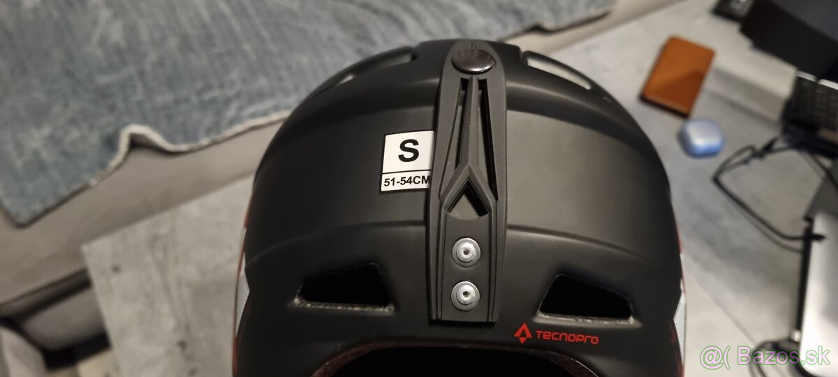 Prilba s okuliarmi - 3