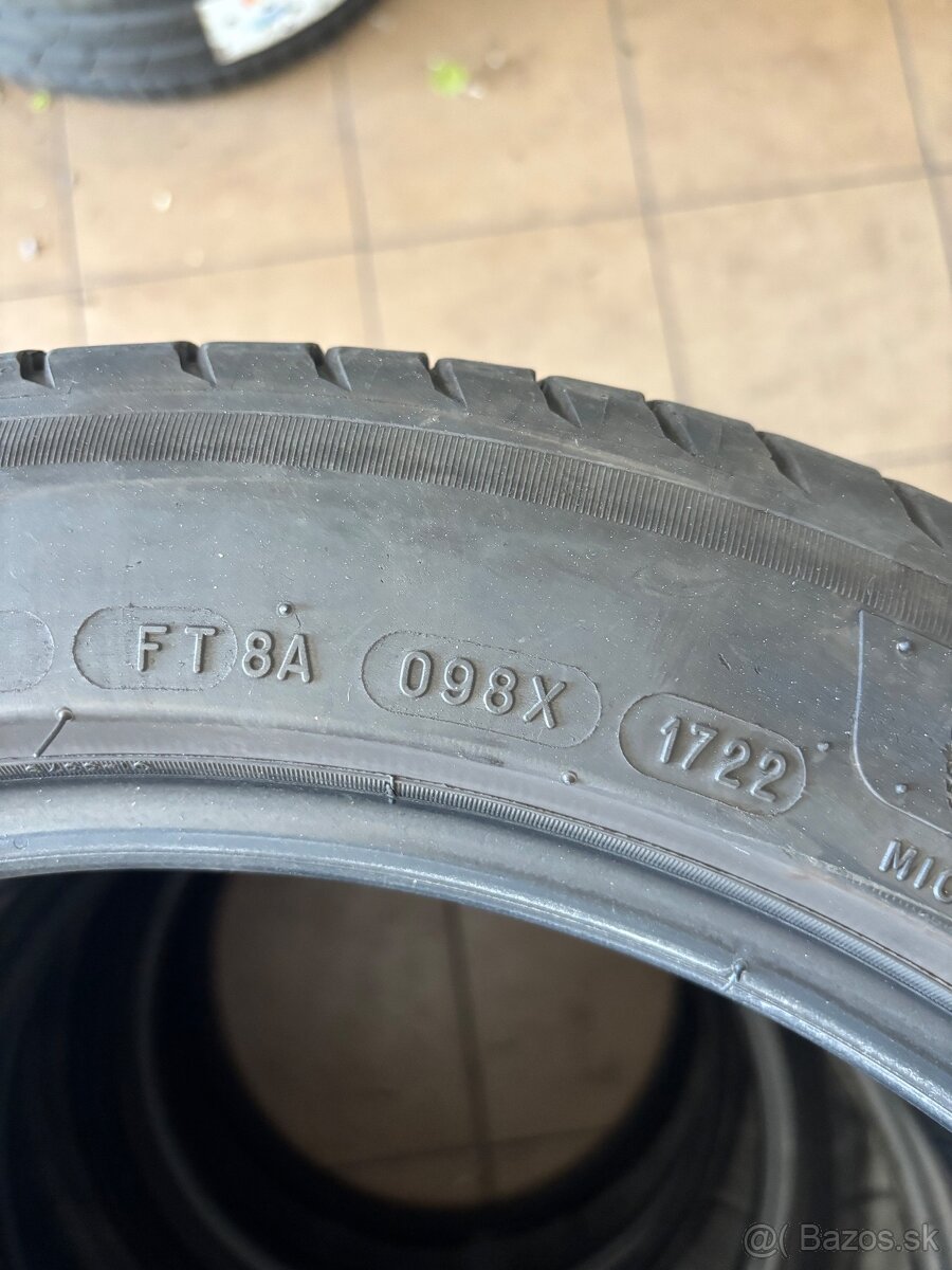 225/45R17 - 3