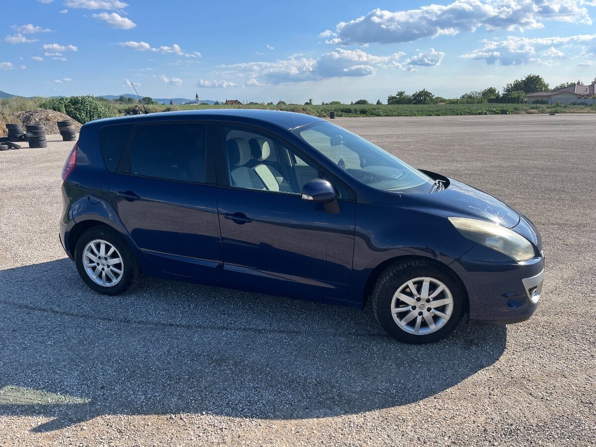 Renault Megane Scenic 1.5 - 3