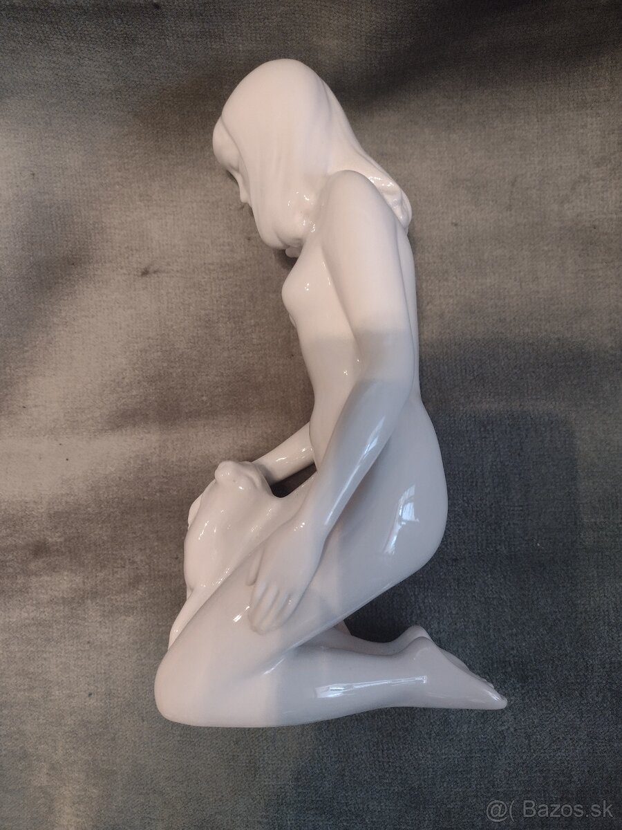 Soška Žena s mačkou - 3