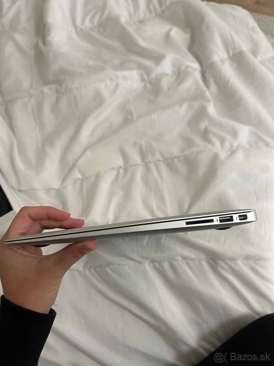 Macbook Air 13 (2017) 128GB - 3