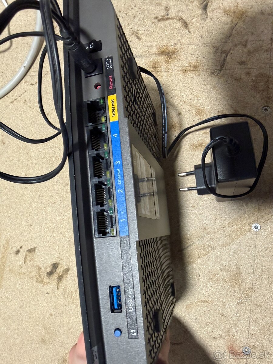 Linksys EA6300 (dual-band Wi-Fi router) - 3