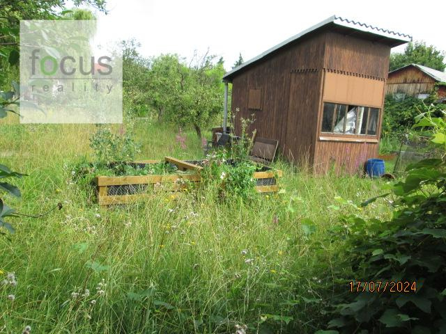 Predám záhradu so studňou a chatkou - 3