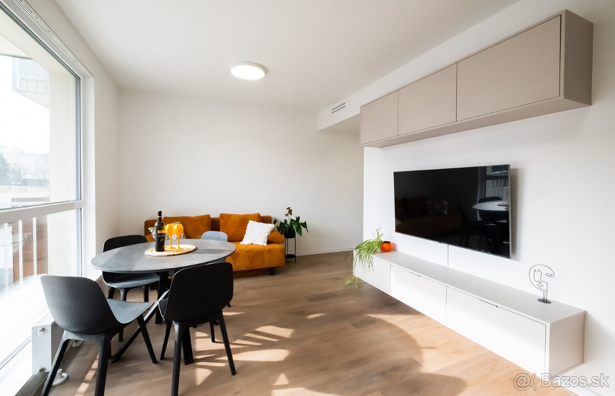 Prenájom 2 izbový byt Nitra, širšie centrum s parkovaním - 3