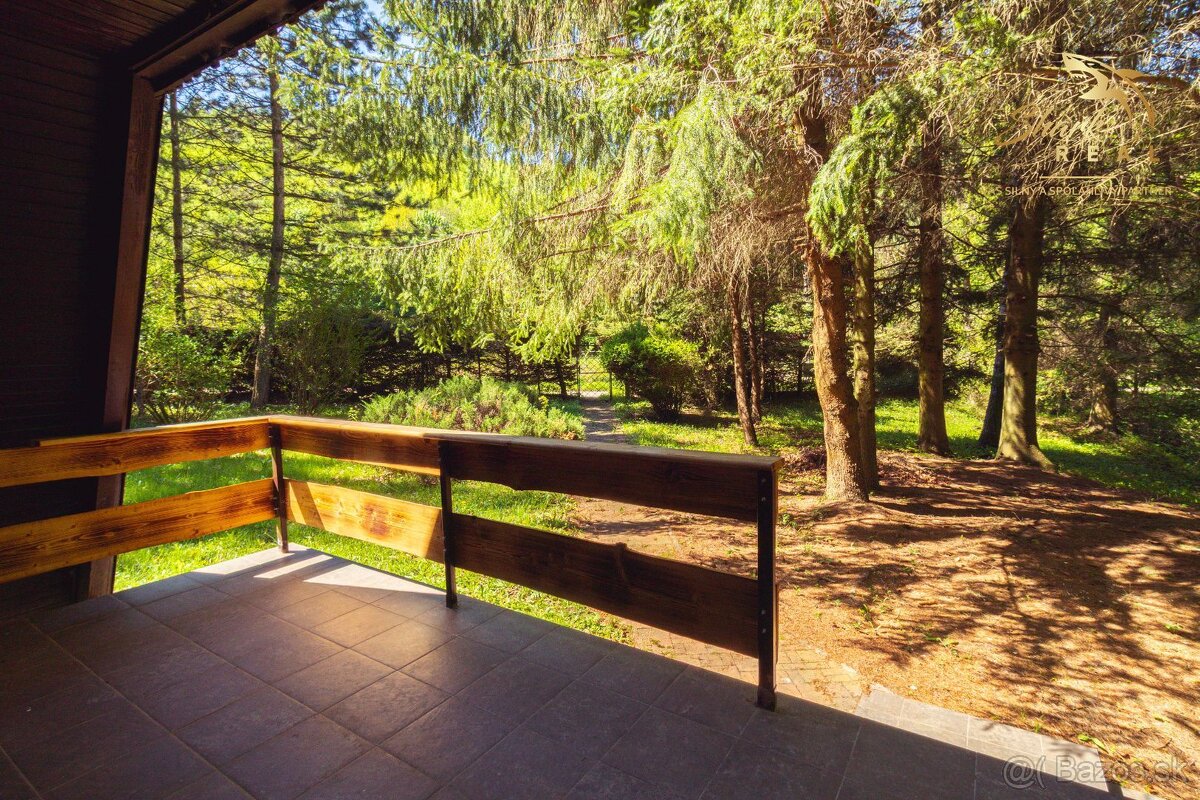 REZERVOVANÉ Čarovná chata uprostred prírody s tečúcim poto - 3