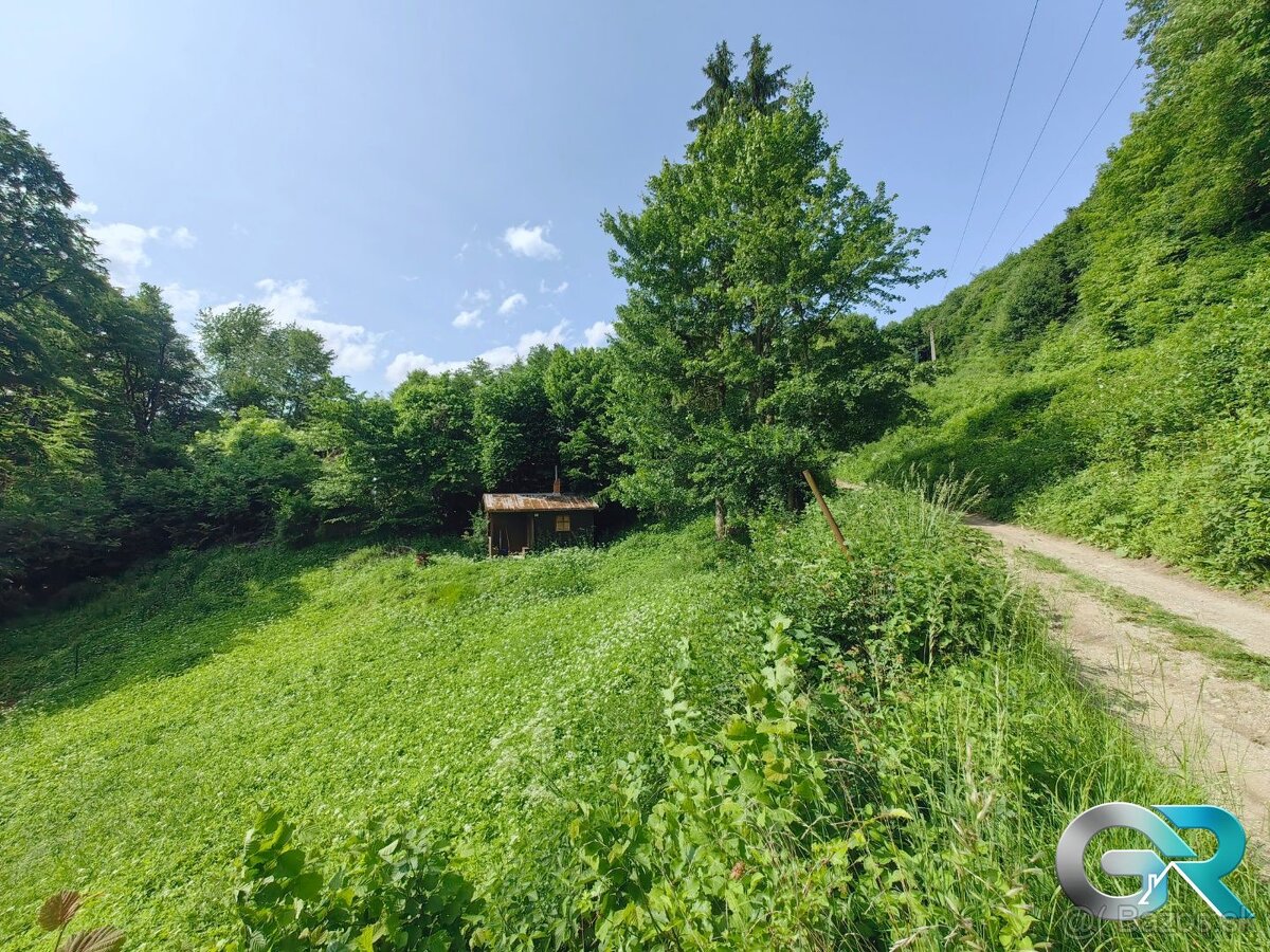 Ponúkame Vám na predaj krásny, slnečný pozemok Trenčianske T - 3