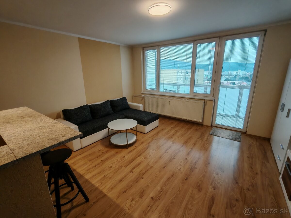 Garsónka s balkónom, Sihoť - 3