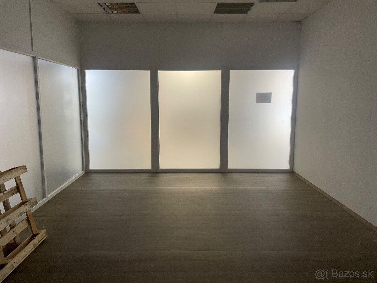 Prenájom 200m2 obchodných priestorov, prízemie Living centra - 3