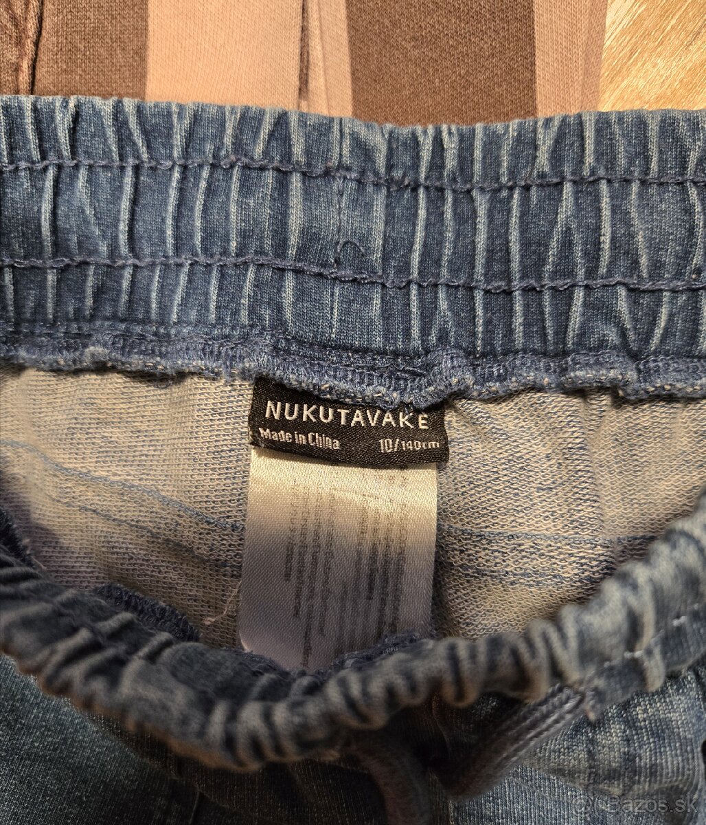 Predám chlapčenské pulóvre a rifle 140, 10Y - 3