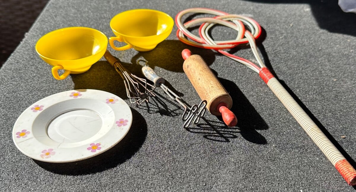 Retro dětský kočárek a hračky - 3