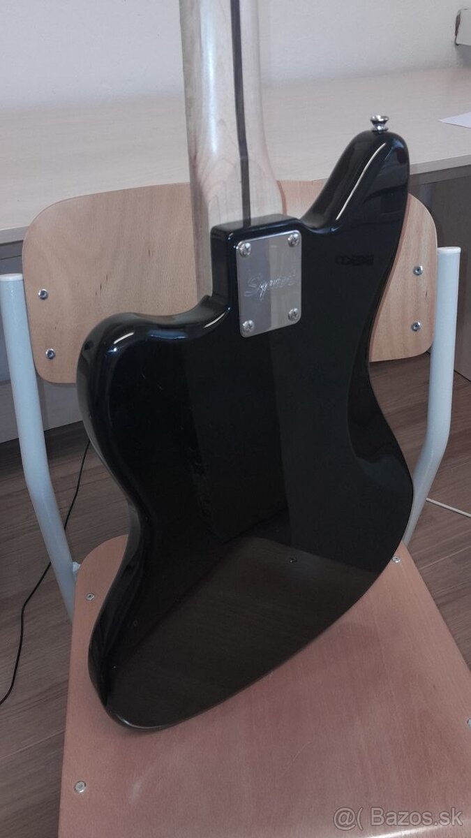 Squier Jaguar Bass - 3