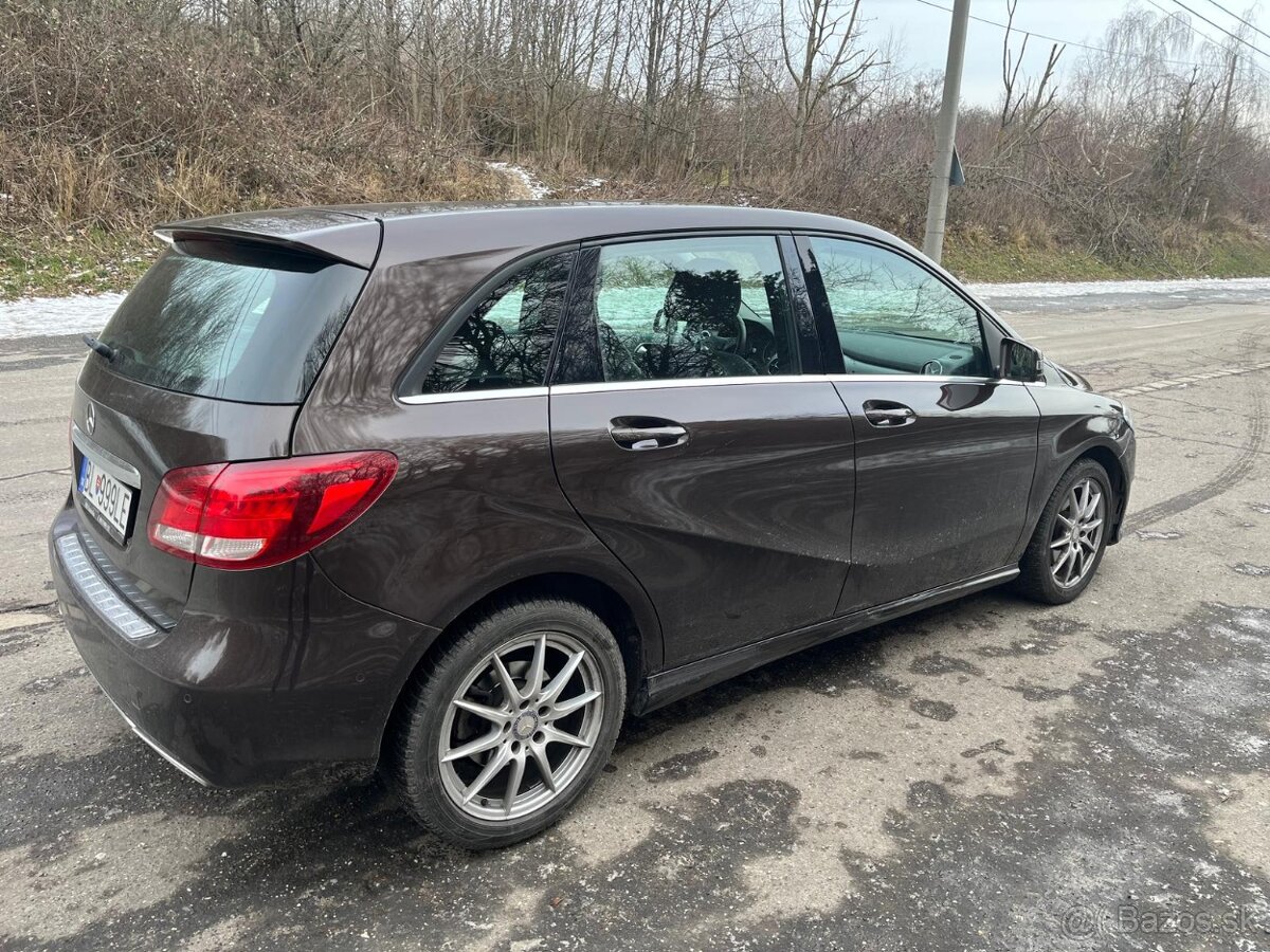 Mercedes-Benz B180 - 3