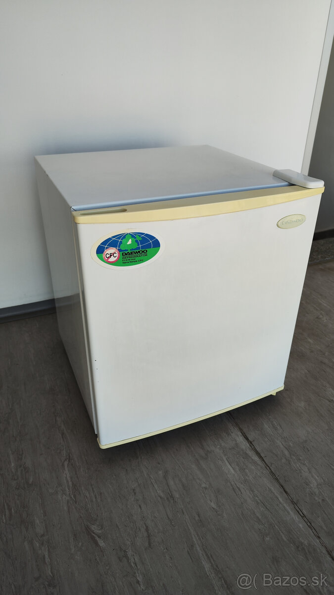 Mini chladnička Daewoo FR-061 - 3