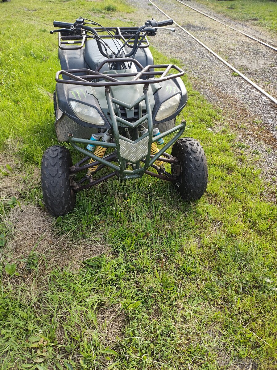 štvorkolka s obsahom 250 cm3