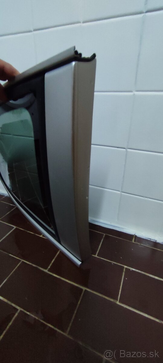 Porsche Cayenne 1, zadné okno - 3