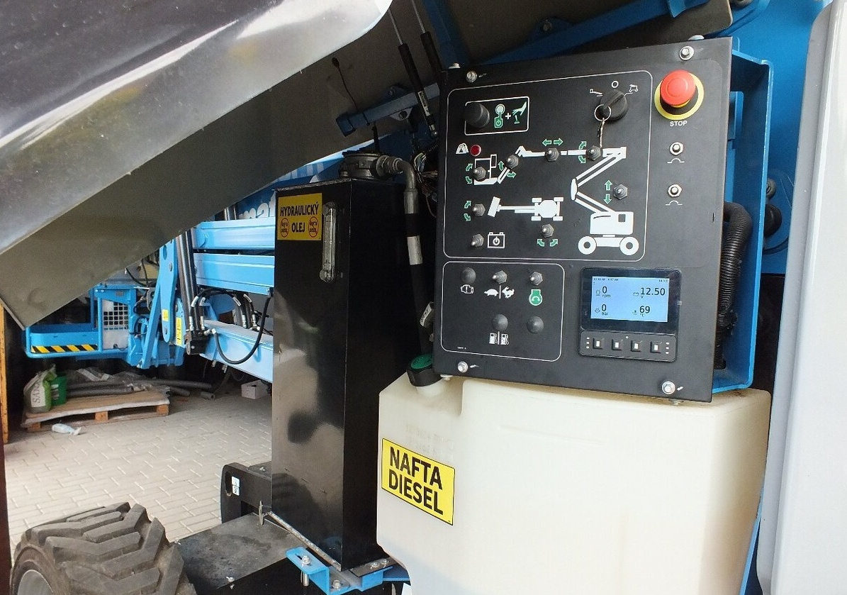 zánovní 15.86m/454kg plošina 4x4 diesel kloub Genie - 3