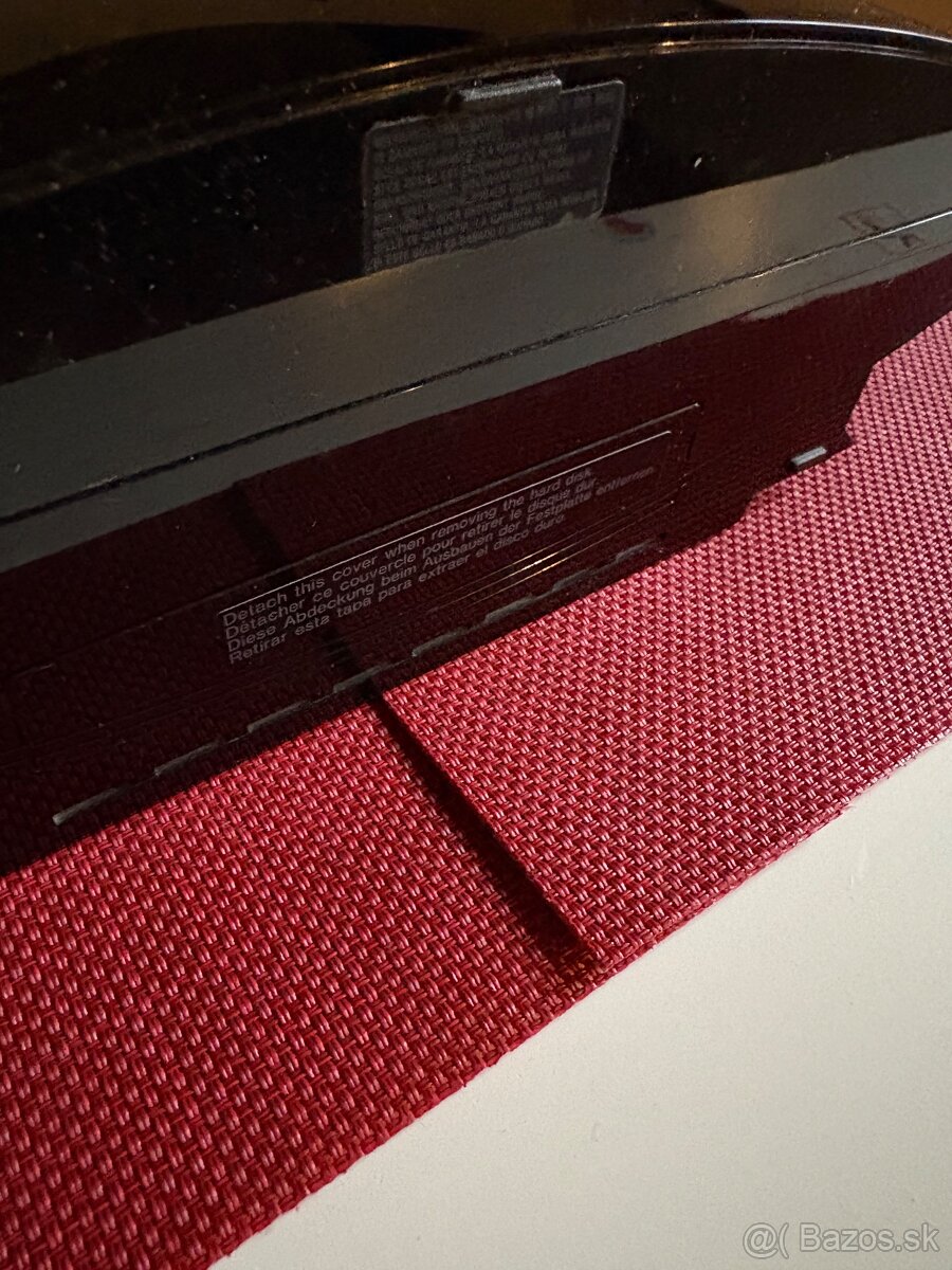 PlayStation 3 + 2 ovladače + hra Rayman - 3