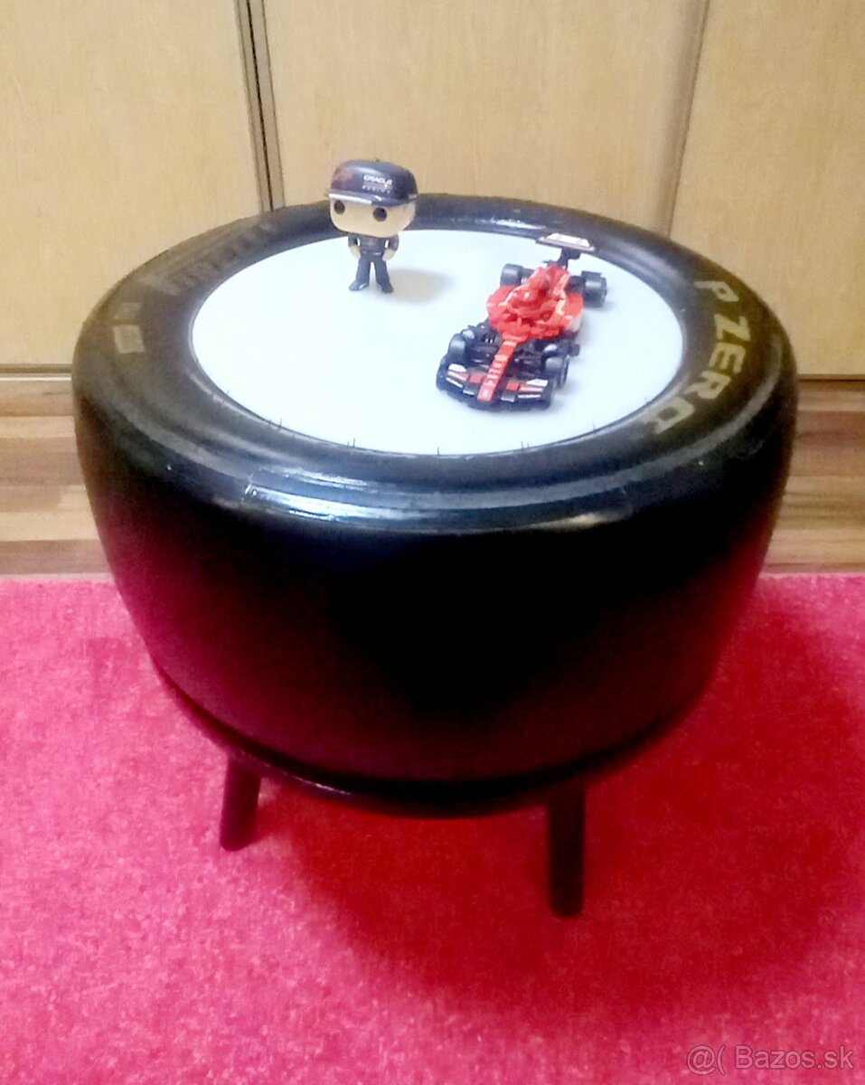 Stôl z pneumatiky formule 3000 - 3