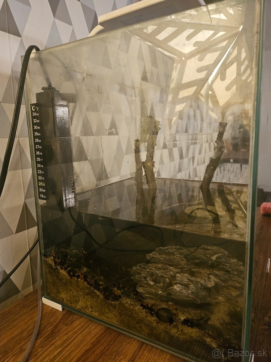 Akvárium 30l + prislusenstvo - 3