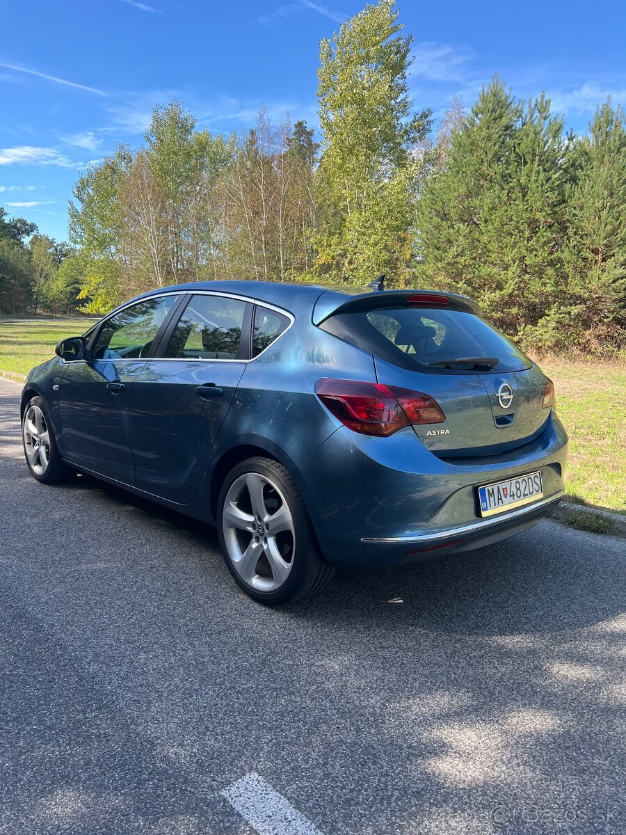 Opel Astra J 1.4Turbo Cosmo - 3