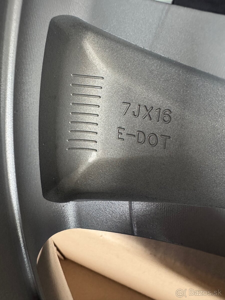 Elektrón Hyundai R16 - 3