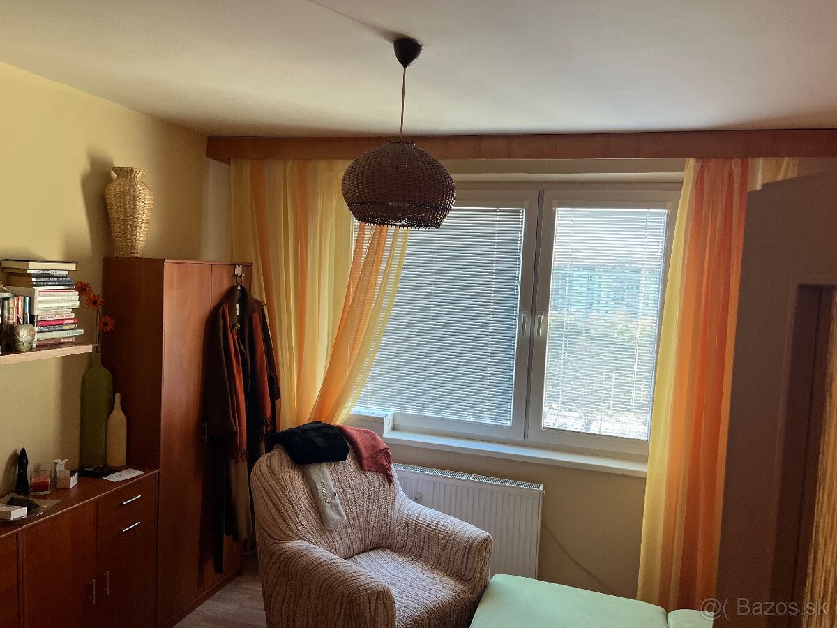 3 izbovy byt Sidlisko 3 - 3