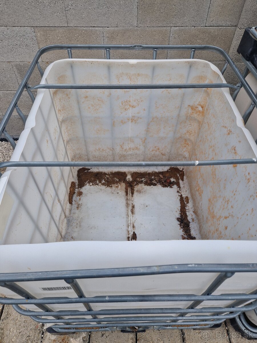 IBC kontajner biely vyrezaný - 3