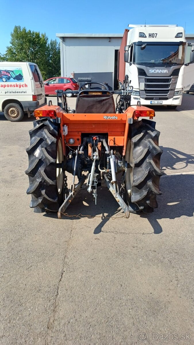Malotraktor Kubota GL25 s čelním nakladačem - 3