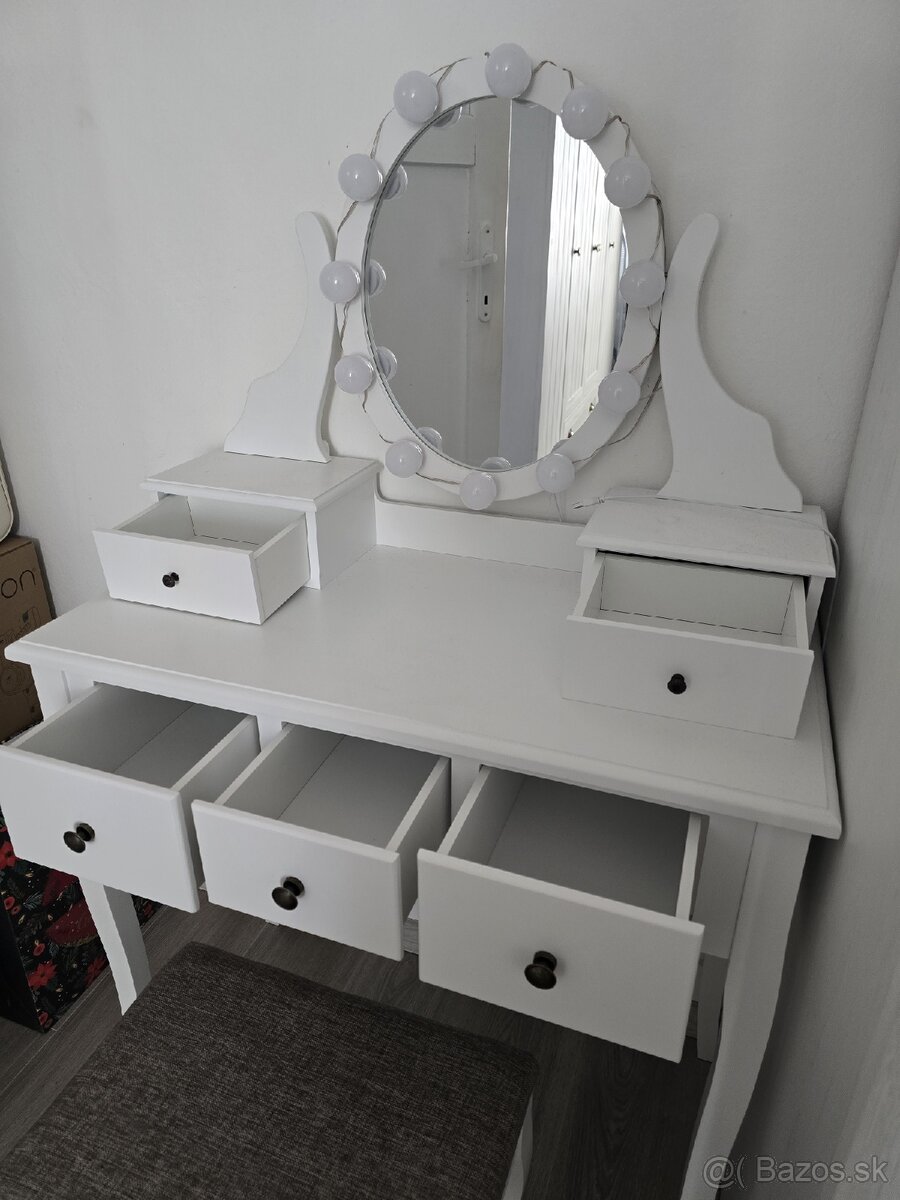 Kozmetický stolík+ stolička+ svetlá - 3