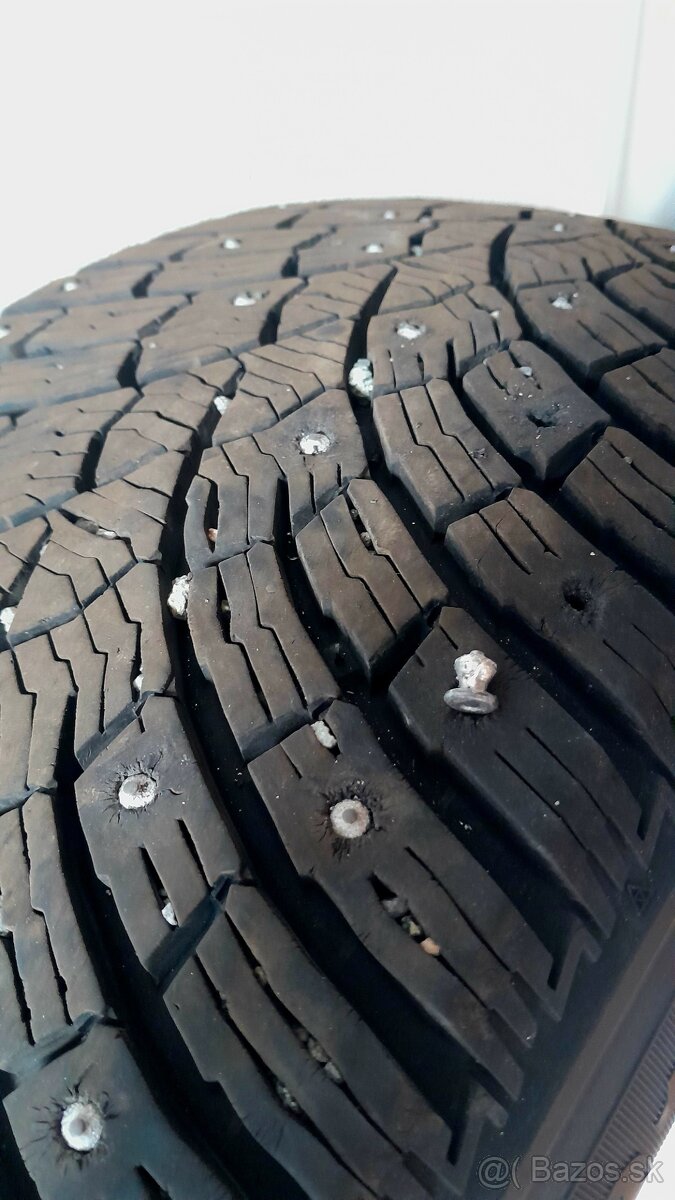 Predám zimné pneu s hrotmi 4ks bez diskov - 3
