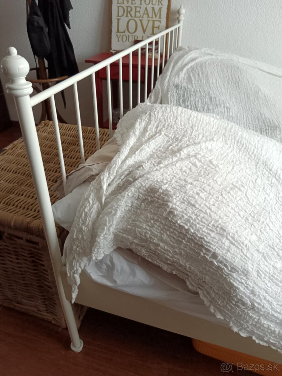 Predám kovovú manželskú romantickú posteľ (biela) - 3