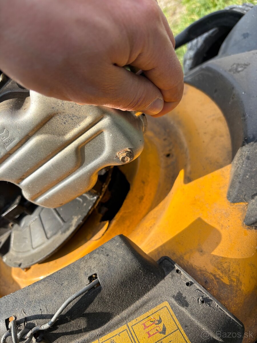 benzínová kosačka na náhradné diely - 3