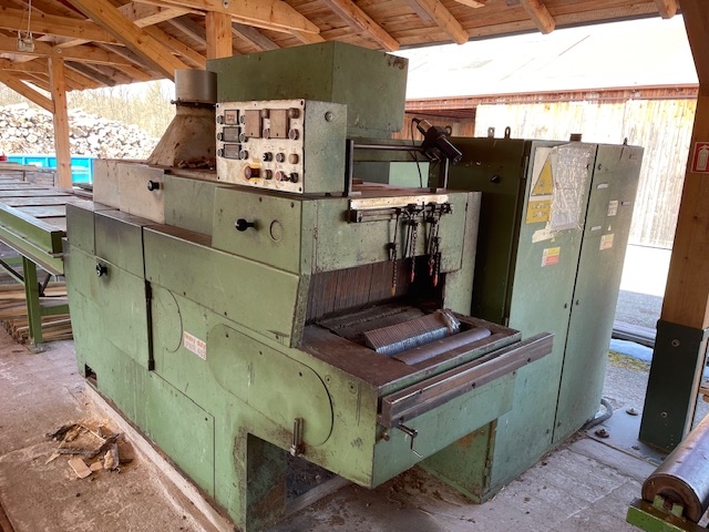 Dvouhřídelová rozmítací pila s dopravíky - 3