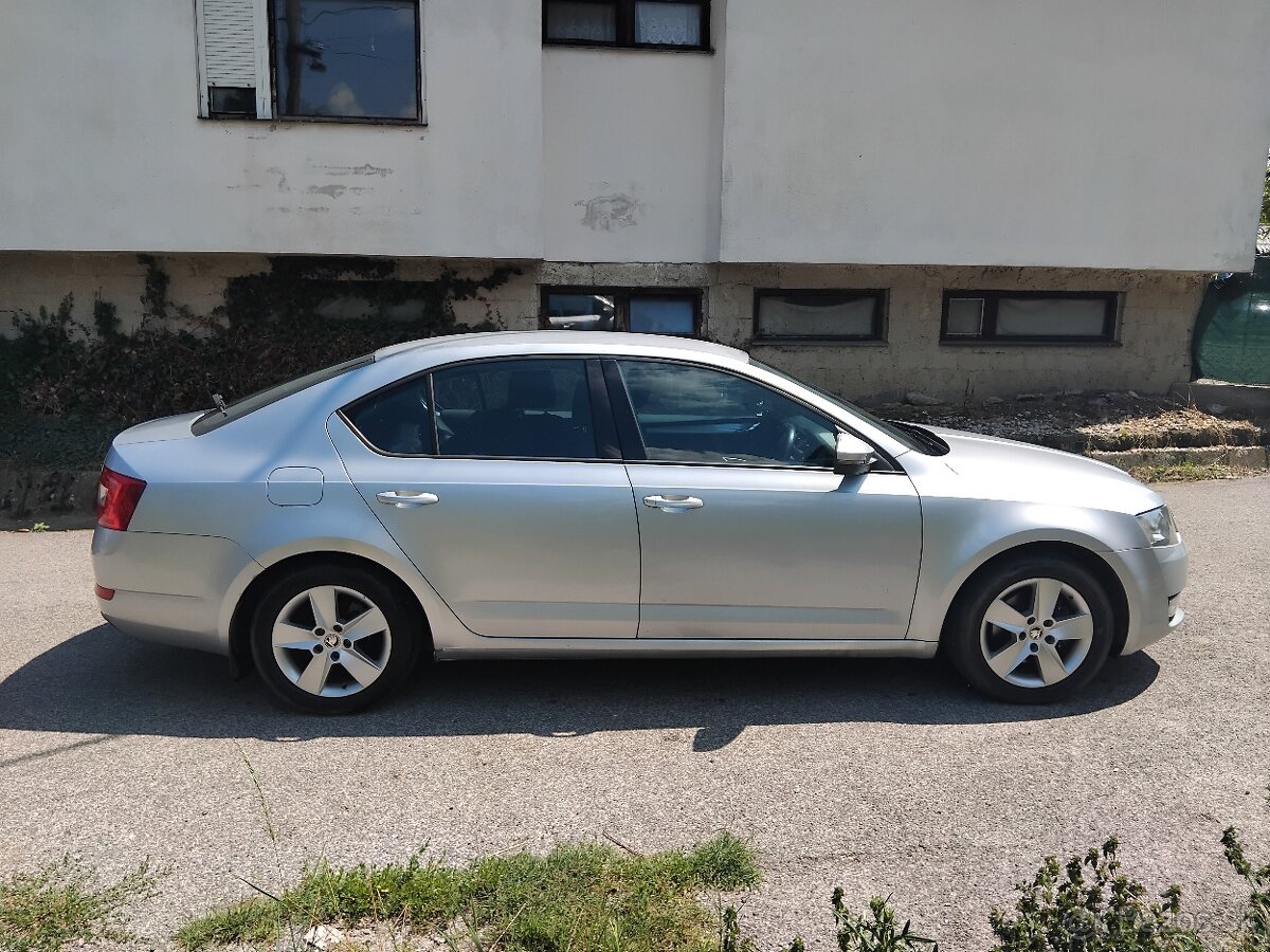 ROZPREDÁM ŠKODA OCTAVIA 3 III 1.6 TDI 77 kW - 3