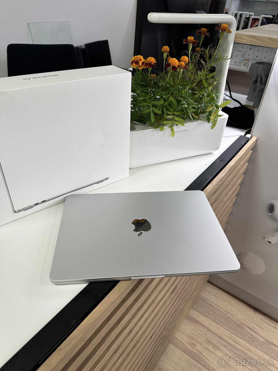 MacBook Air 13″ M3 – 256 GB – Strieborný - AKO NOVY - 3