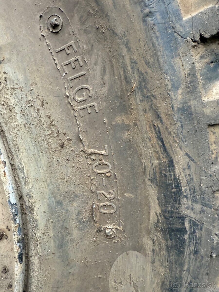 Plné kolesa na kolesový bager alebo nakladač - 3