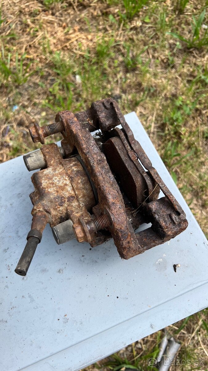 Brzdové strmene e30 - 3