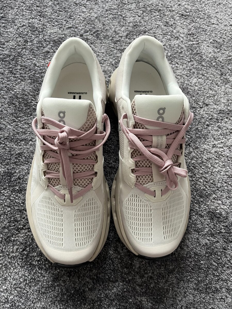 on Running model Cloudrunner 2 vel 38,5 - 3