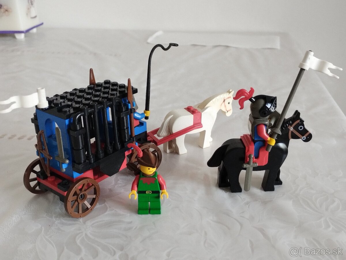 LEGO Castle 6042 Dungeon Hunters - 3