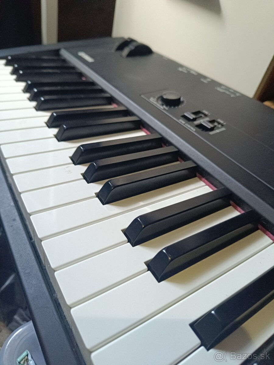 Yamaha CP33 – digitálne stage piano (88 kláves, vážená klavi - 3