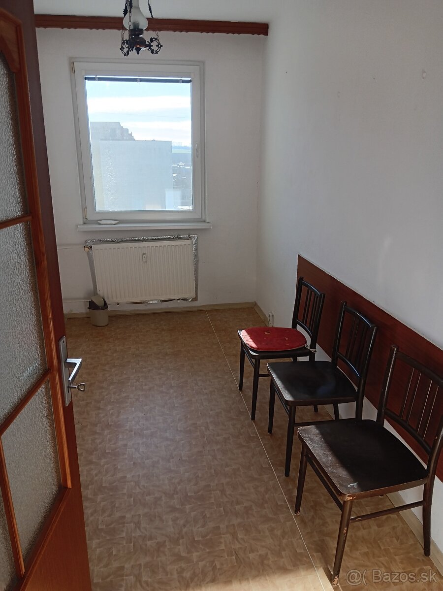 Na dlhodobý prenájom 4 izbový byt, Sečovce - 3
