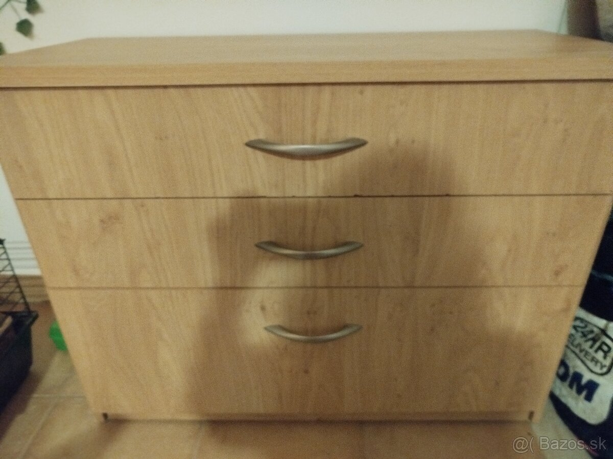 Komoda - 3