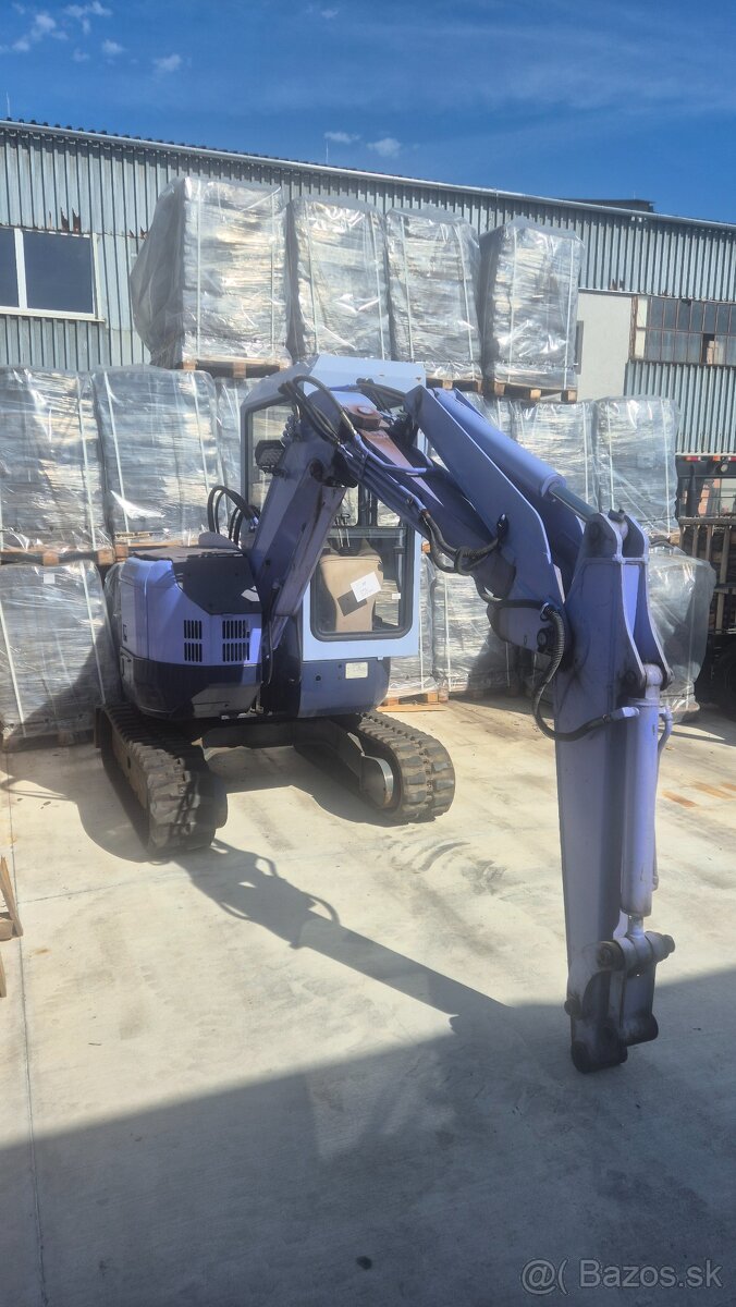 Na predaj Hitachi EX30UR-2 kompaktný pásový minibager na gum - 3