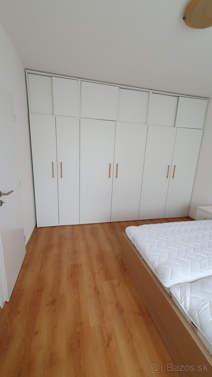 Ružinov, 1 osoba - 3