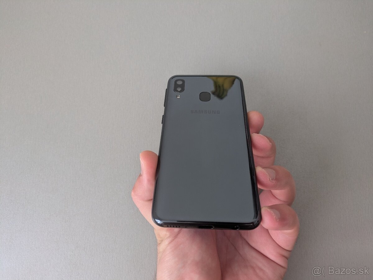 Samsung Galaxy A20e v dobrom stave - 3