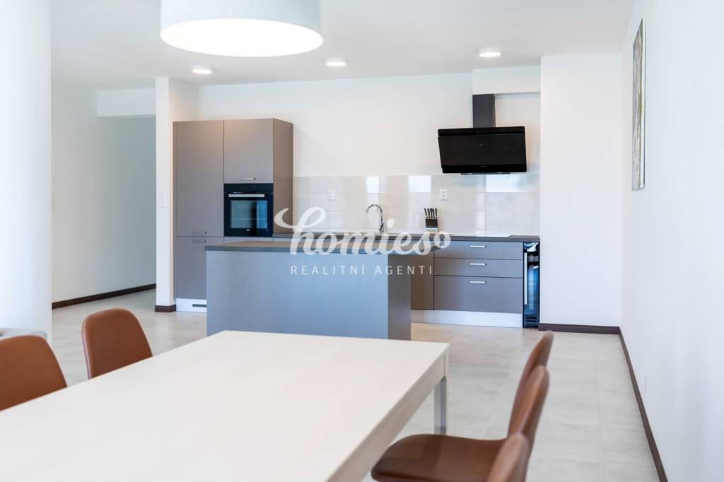 PRENÁJOM 3 izbový luxusný byt v úplnom v centre Nitry s park - 3